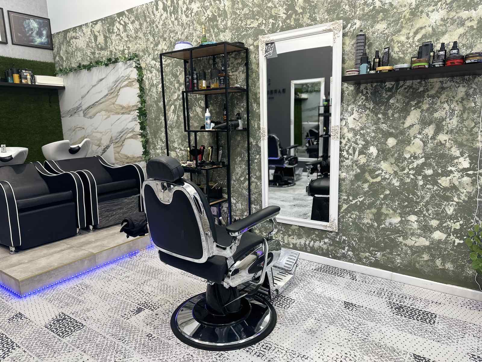 Teljes belső nézet - Barber Global Szeged fodrászat